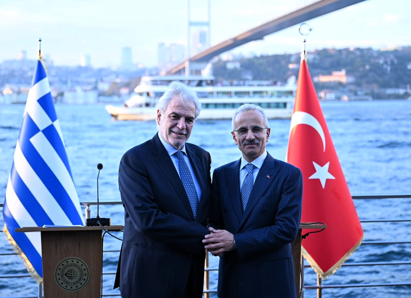Christos Stylianides and Abdulkadir Uraloğlu shaking hands during their meeting in Istanbul to discuss Greece-Turkey maritime collaboration