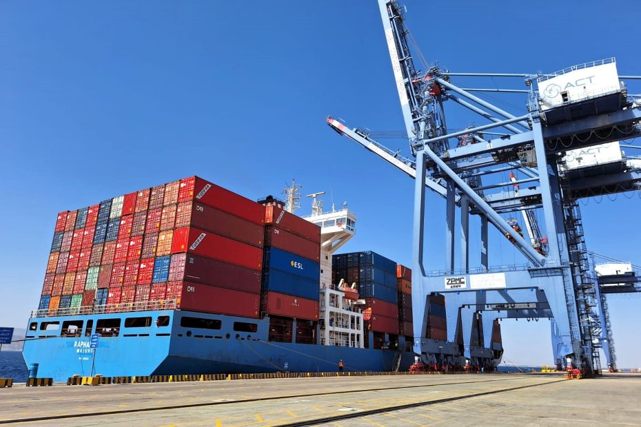 The Raphaela container of Turkon Line is being loaded at the port as the company prepares to launch its operations on the groundbreaking TRI maritime route, offering fast and reliable cargo transportation for the international market
