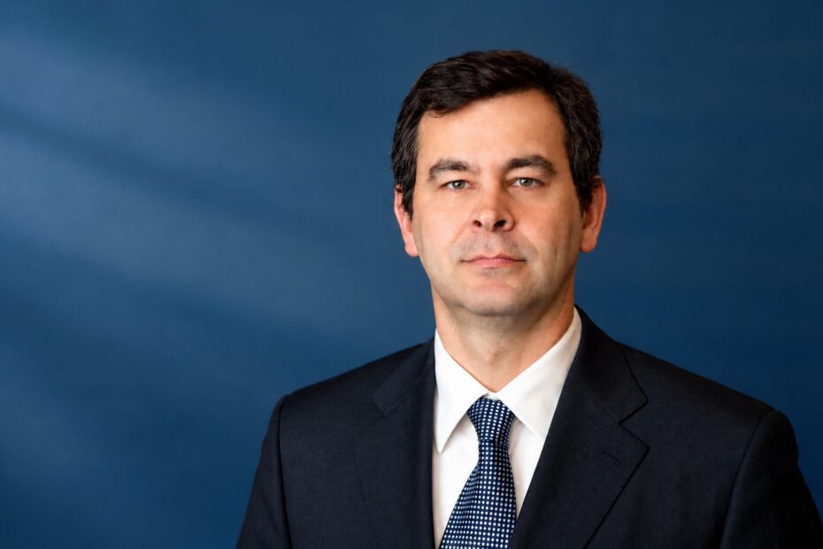 Portrait of Sinan Ülgen, EDAM director and Carnegie Europe senior fellow, discussing Türkiye’s regional strategy and Eastern Mediterranean tensions